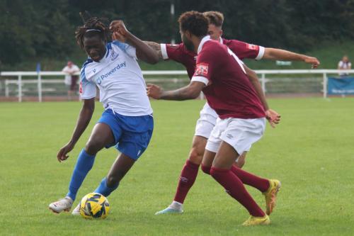 IMG 0874-Gucci-Soulya-Osekanongo-challenged-by-Samuel-Dowridge-front-and-Ryan-Hervel