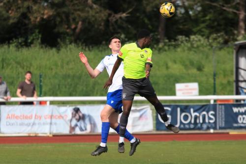 IMG 1994-Kasim-Aidoo-R-heads-clear-from-Marcus-Wyllie