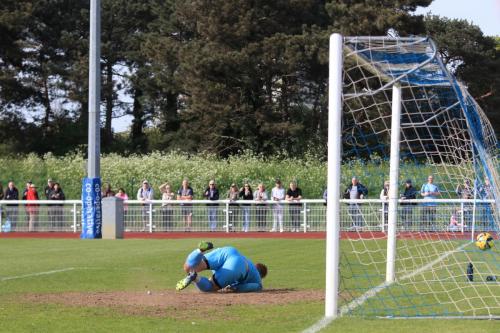IMG 2155-Reece-Beckles-Richards-shot-beats-Finn-Rushton-to-put-Enfield-3-0-up