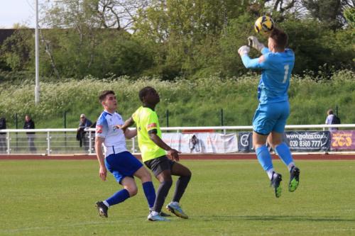 IMG 2188-Potters-Bar-keeper-Finn-Rushton-heads-clear