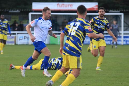 IMG 3050-Scott-Thomas-advances-past-the-prone-Harry-Haysom