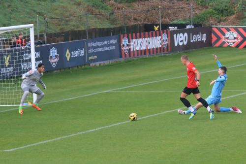 IMG 2787-A-cross-from-the-Enfield-right-is-just-too-far-ahead-of-George-Sykes-as-Archie-Tamplin-covers