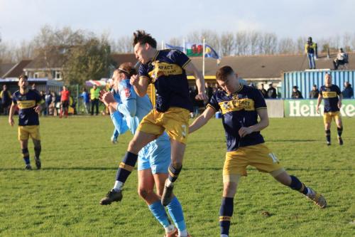 IMG 1744-Sean-Kelly-centre-challenges-Sam-Youngs