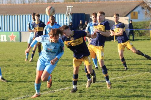 IMG 1775-Sean-Kelly-wins-a-header-against-Sam-Youngs