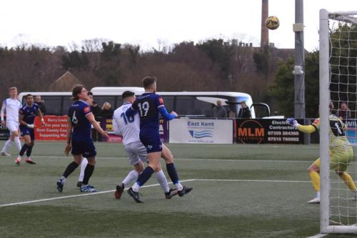 IMG 0591-Marcus-Wyllie-10-shoots-over-the-bar