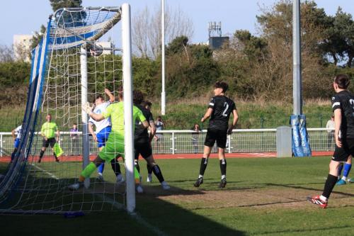 IMG 9242-A-narrow-escape-for-Chippenham-as-the-ball-bounces-off-the-crossbar-and-clear