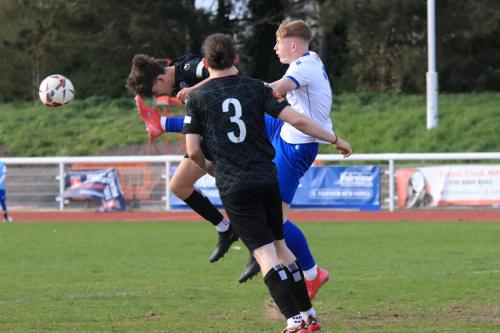 IMG 9365-Jac-Poffley-heads-clear-from-Cian-Dillon