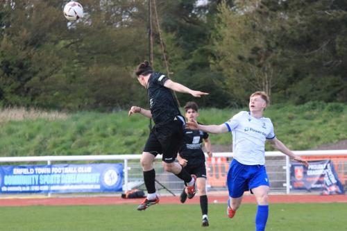 IMG 9378-Freddie-Grant-heads-clear-from-Cian-Dillon