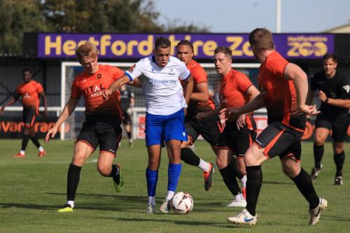 IMG 3984-The-Sports-defence-closes-in-on-Lennon-Peake