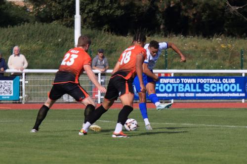 IMG 3994-Lennon-Peake-cant-get-a-clean-shot-under-pressure-from-Michael-Gash-and-MJ-Kamara