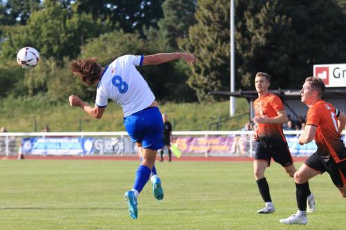 IMG 4148-Enfields-Sam-Youngs-stretches-buit-cant-reach-an-overhit-cross