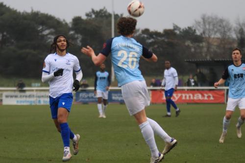 IMG 6619-Ollie-Tomlinson-heads-clear-from-Amaru-Kaunda