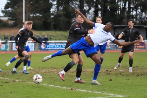 IMG 6960-Enfields-Anointed-Chukwu-stretches-but-cant-make-contact