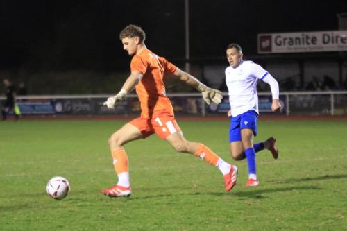 IMG 8434-Max-Merrick-clears-from-Lennon-Peake