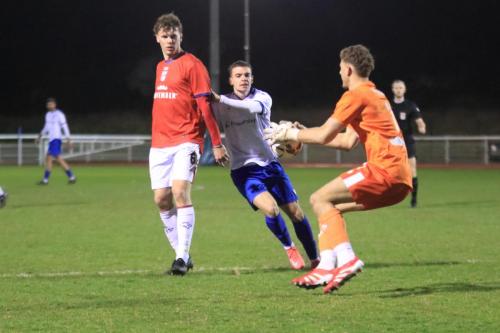 IMG 8452-Lachlan-Byrd-L-makes-sure-that-Jakc-Bates-cant-reach-the-ball-ahead-of-Max-Merrick