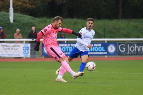 IMG 5158-Dan-Lincoln-clears-from-Billy-Leonard