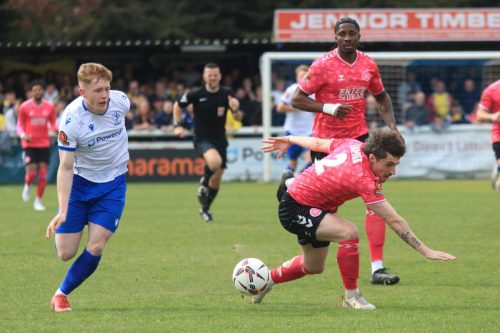 IMG 9448-Cian-Dillon-L-takea-advantage-of-a-slip-from-Jack-James