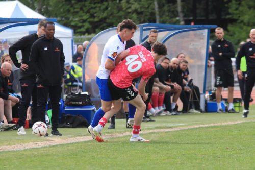 IMG 9460-Billy-Leonard-L-tussles-with-Olly-Davis