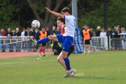 IMG 9532-Billy-Leonard-challenges-Olly-Davis