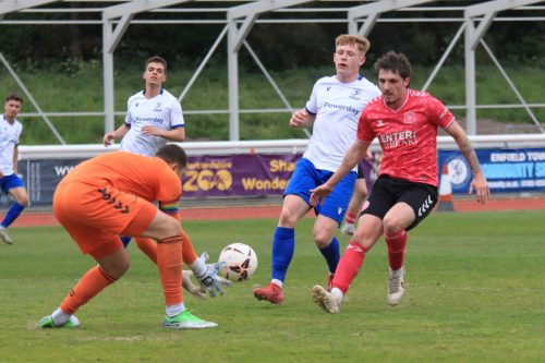 IMG 9636-Michael-Johnson-collects-the-ball-ahead-of-Cian-Dillon-and-Jack-James