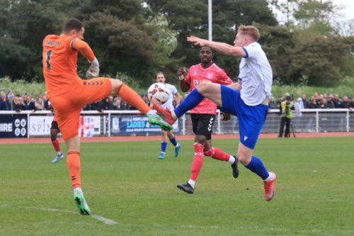 IMG 9701-Michael-Johnson-clears-from-Cian-Dillon