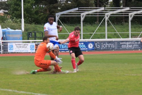 IMG 9722-Bayley-Brown-lifts-the-ball-over-Michael-Johnson-but-just-wide