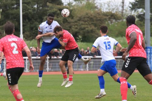 IMG 9734-Bayley-Brown-wins-a-header-against-Giorgio-Rasulo