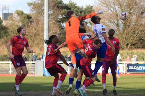 IMG 7771-Matthew-Rowley-punches-clear-from-Hisham-Kasimu