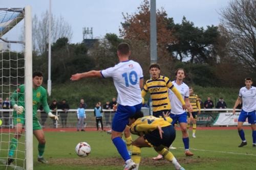 IMG 6073-Enfields-Jake-Hutchinson-challenges-Jordan-Thomas