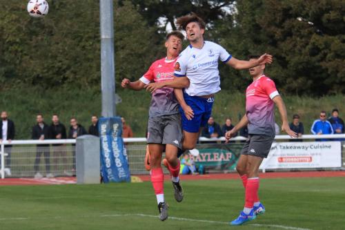 IMG 4270-Sam-Youngs-heads-against-the-Weymoth-crossbar