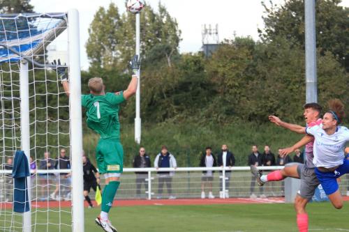 IMG 4272-Sam-Youngs-heads-against-the-Weymoth-crossbar