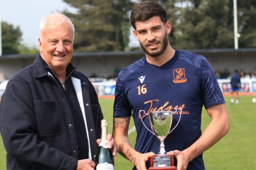 IMG 9791-Henry-Hawkins-receives-the-player-of-the-month-award-from-Rick-Howlett-of-sponsors-Vanderpump-Sykes