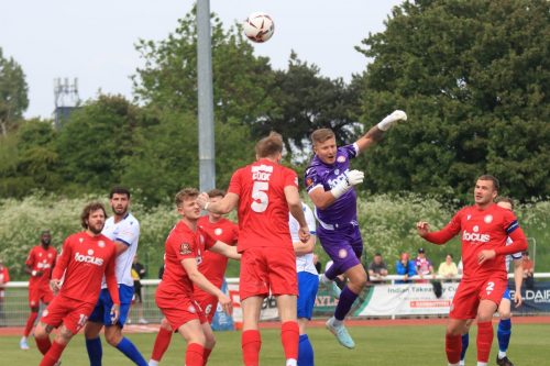 IMG 9814-Worthing-keeper-Chris-Haigh-misses-a-punch-but-is-judged-to-have-been-fouled