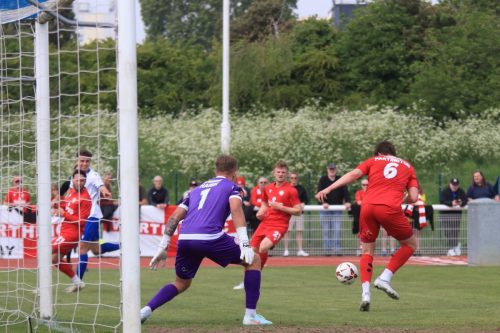 IMG 9882-Joe-Partington-cuts-out-a-cross-from-Billy-Leonard