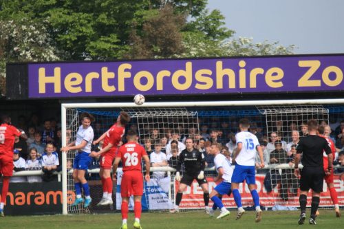 IMG 9889-Sam-Youngs-heads-clear-from-Joe-Partington