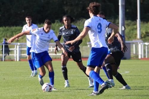 IMG 4603-Lennon-Peake-runs-at-the-defence