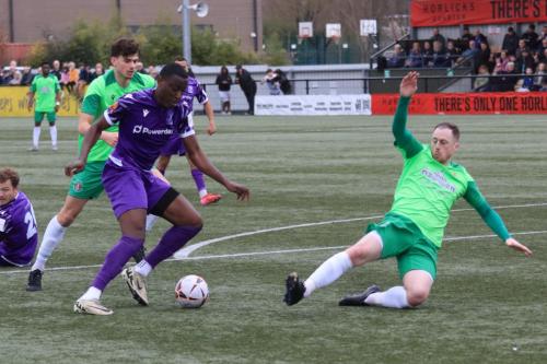 IMG 9097-Anointed-Chukwu-breaks-into-the-Slough-box-between-Edon-Pruti-and-Scott-Davies-R