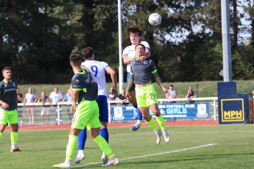 IMG 0818-Sam-Youngs-wins-a-challenge-against-Craig-Tanner