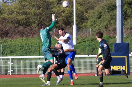 IMG 4532-Sam-Howes-catches-under-pressure-from-Henry-Hawkins