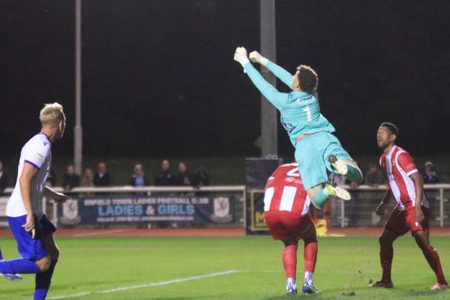 IMG 0574-Hornchurch-keeper-Arthur-Nasta-punches-clear