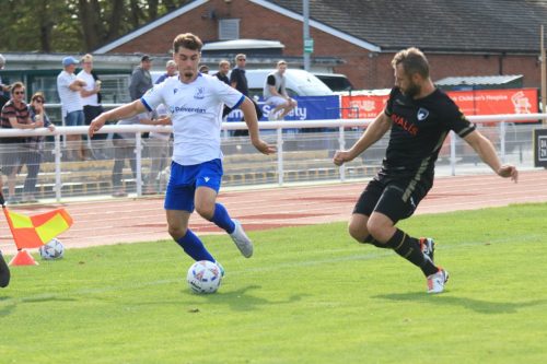 IMG 1218-Sam-Avery-R-lines-up-a-tackle-on-Billy-Leonard