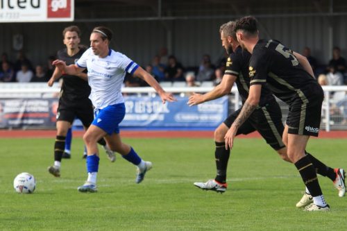 IMG 1275-Sam-Youngs-tries-to-get-away-from-Sam-Avery-and-Callum-Wood-R