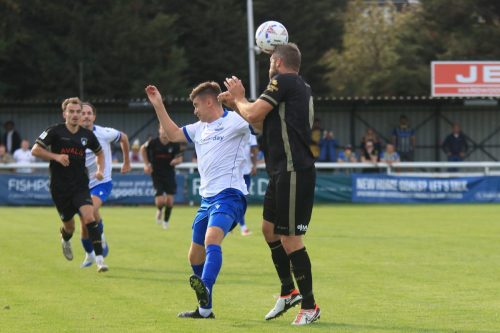 IMG 1291-Sam-Avery-R-heads-clear-from-Ollie-Knight