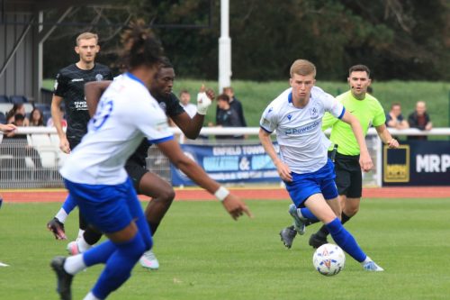 IMG 1362-Hayden-Bullas-carries-the-ball-forward-as-Quevin-de-Castro-moves-in-to-challenge