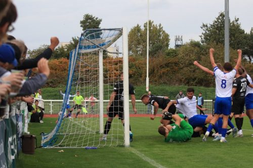 IMG 1441-Henry-Hawkins-centre-header-loops-into-the-net-for-the-games-only-goal