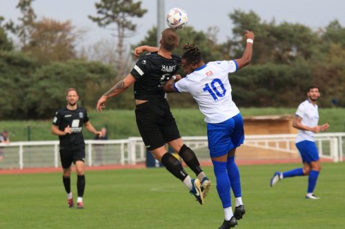 IMG 1450-Lamar-Reynolds-challenges-Luke-Haines