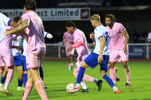 IMG 2598-Adam-Thompson-tries-to-set-something-up-in-the-Eastbourne-box