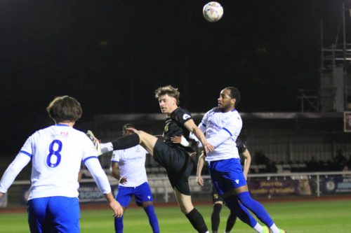 IMG 4222-Lamar-Reynolds-R-challenges-Taylor-Clark