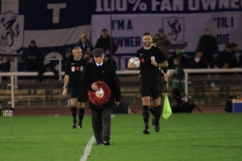 IMG 2643-Former-Enfield-Town-coach-Peter-Hammatt-lays-the-Remembrance-Day-wreath