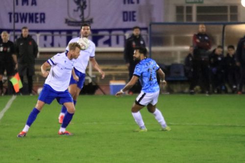 IMG 2779-Adam-Thompson-clears-from-Noah-Coppin